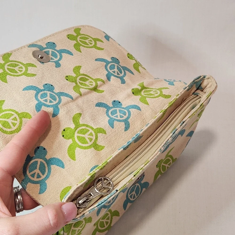 Bungalow 360 Canvas Wristlet Peace Turtles 8.5x5 Zip‎ + Magnetic Closure